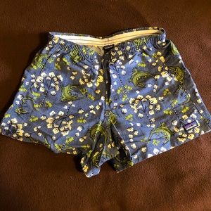 Patagonia Baggies shorts with alligator print - size small